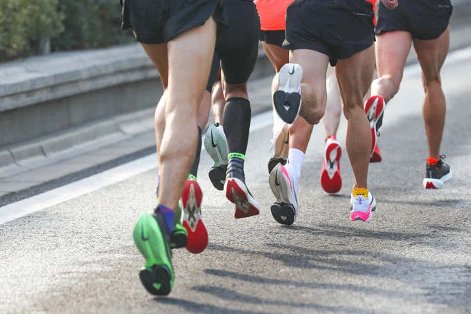 龙蟠虎踞战金陵，子成蓉城勇夺冠