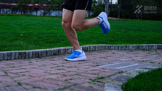 跑鞋｜火速前进 HOKA ONE ONE Rocket X