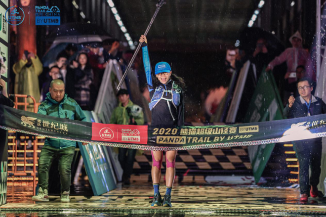 2020熊猫超级山径赛高手云集，HOKA ONE ONE精英队选手向付召勇摘DPT组别160公里女子组冠军、运艳桥力夺MPT组别106公里亚军！