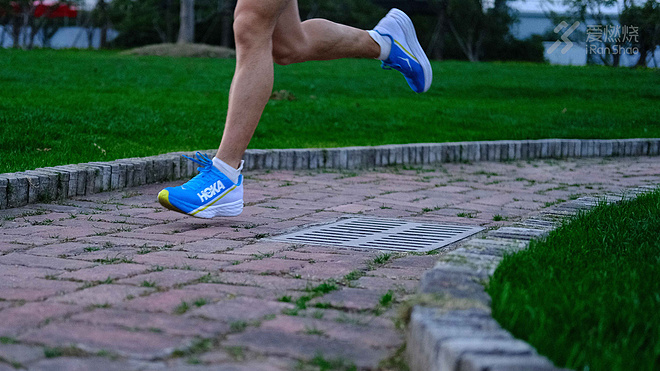 跑鞋｜火速前进 HOKA ONE ONE Rocket X