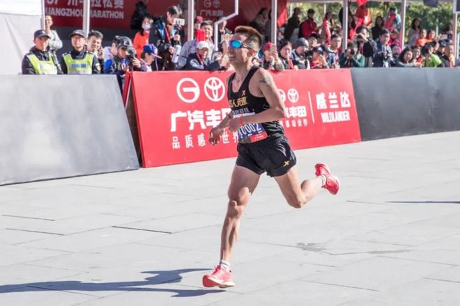 跑下去，让答案在风中飘荡