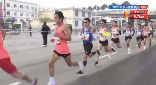 龙蟠虎踞战金陵，子成蓉城勇夺冠