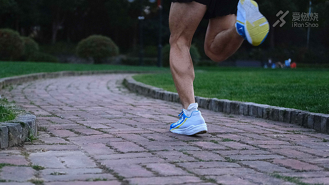 跑鞋｜火速前进 HOKA ONE ONE Rocket X