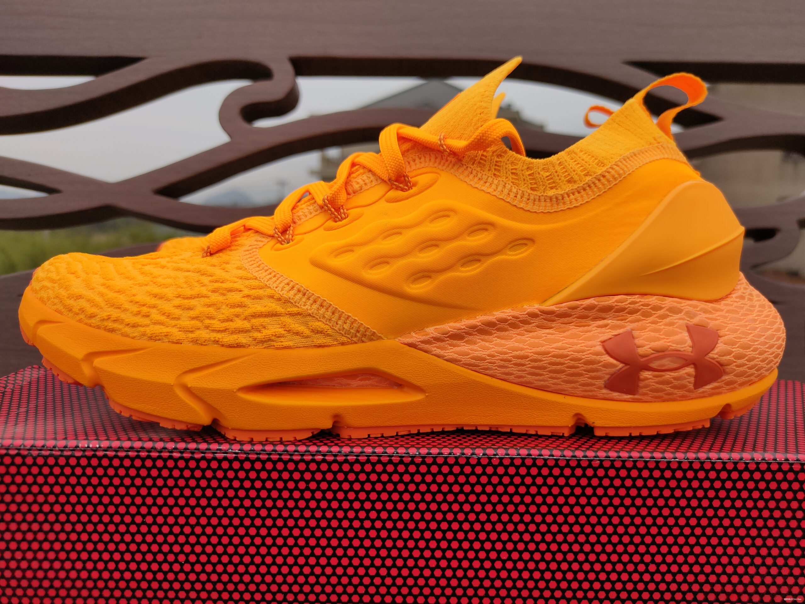 王者归来，熟悉的回弹感，长距离LSD利器——UA HOVR Phantom 2评测