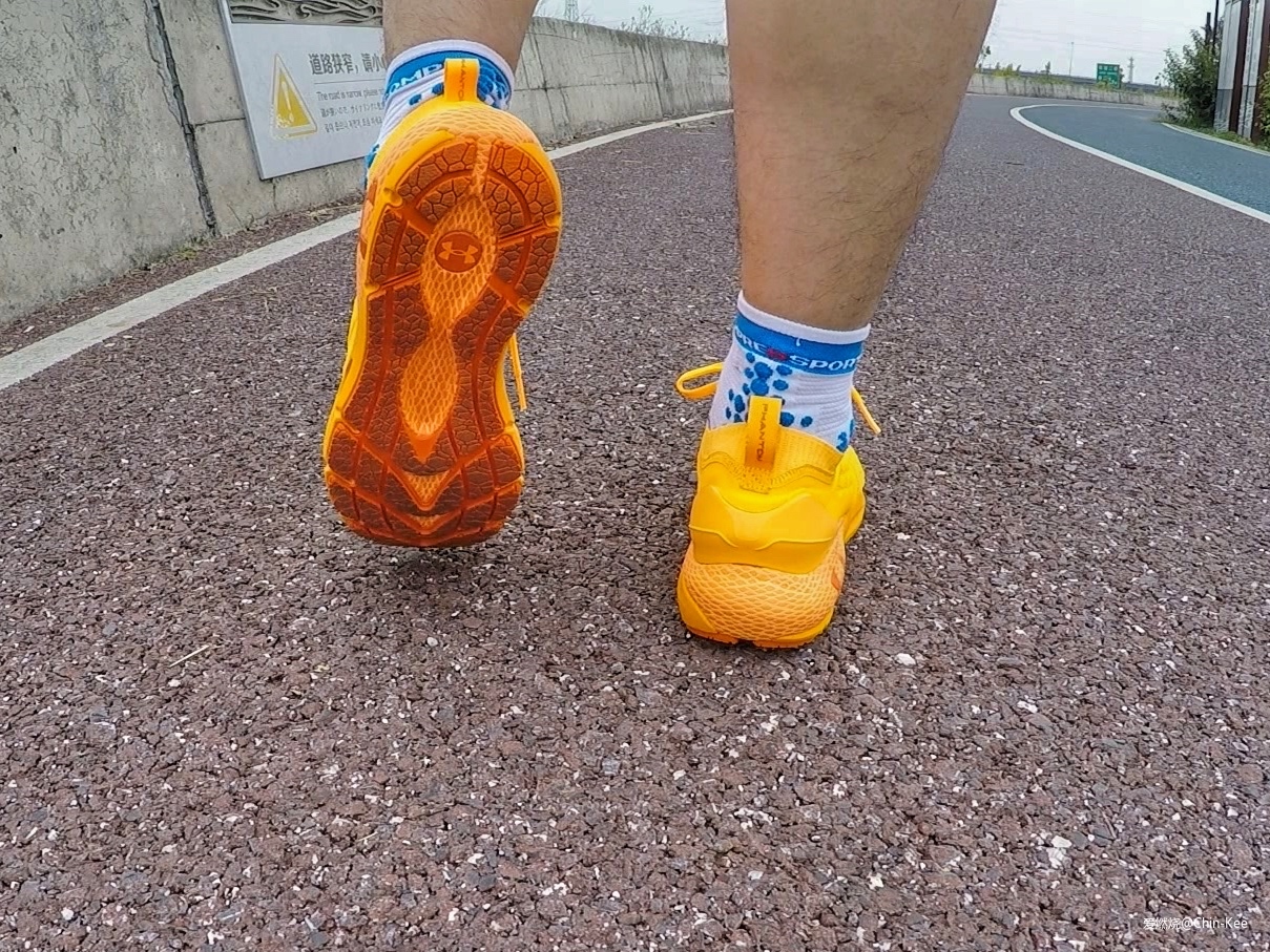 王者归来，熟悉的回弹感，长距离LSD利器——UA HOVR Phantom 2评测