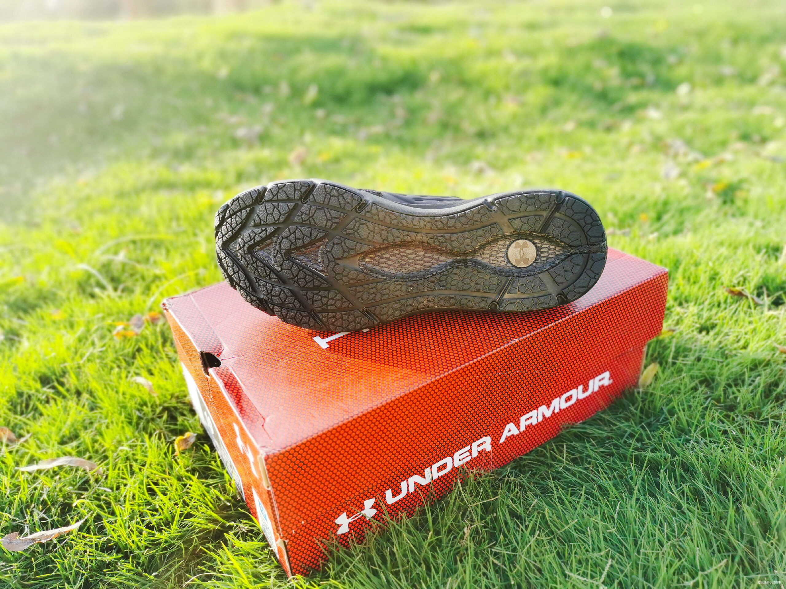 舒适、稳定的慢跑鞋——UA HOVR Phantom 2测评