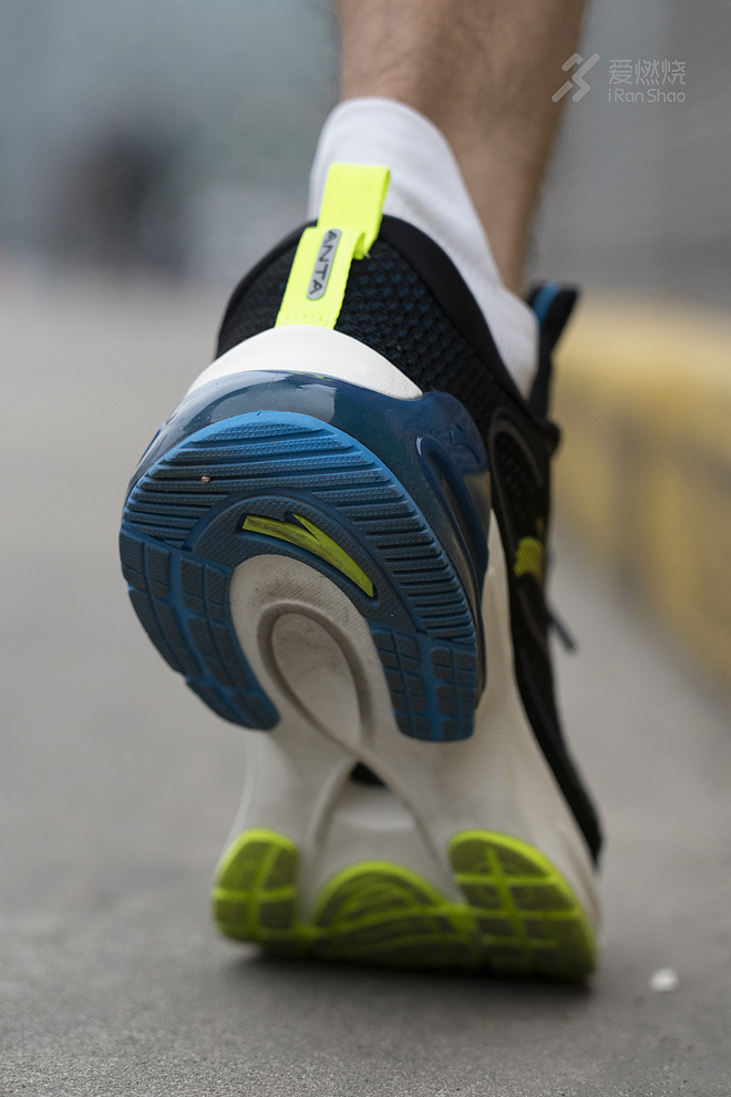 安踏创1.0 一双真正为跑者而生的跑鞋