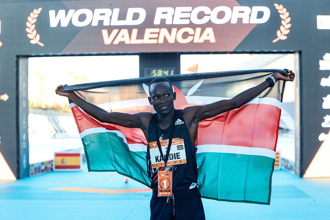 国际田联为什么对Sample妥协？