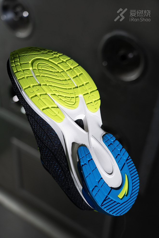 安踏创1.0 一双真正为跑者而生的跑鞋