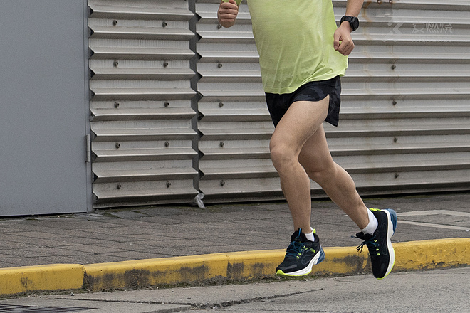 安踏创1.0 一双真正为跑者而生的跑鞋