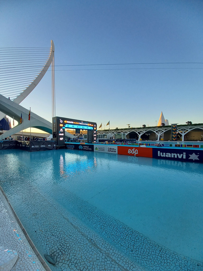 4人打破男子半马世界纪录！瓦伦西亚最快跑道再现神迹！