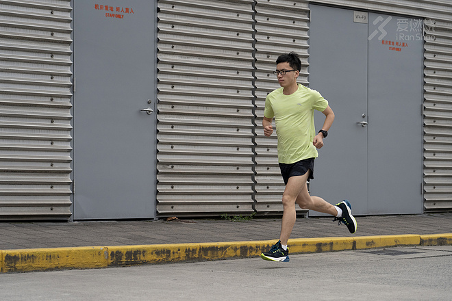 安踏创1.0 一双真正为跑者而生的跑鞋