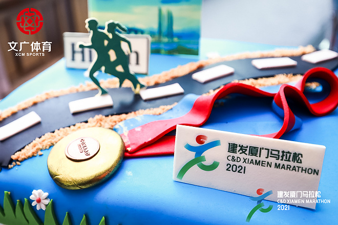 2021建发厦门马拉松赛新闻发布会召开，完赛奖牌及参赛服相继亮相