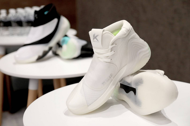 安踏创1.0 一双真正为跑者而生的跑鞋