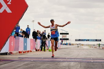 HOKA ONE ONE精英运动员吉米-沃姆斯利打破100公里跑美国纪录