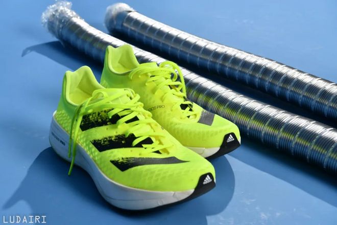 比起快，我们还能想到谁？