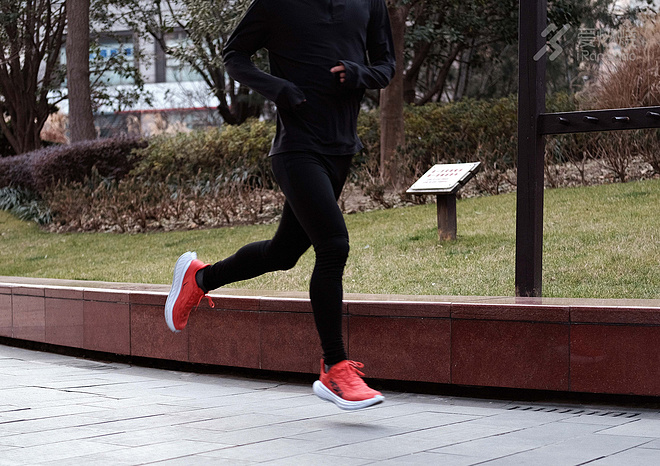 再战百公里世界纪录 HOKA ONE ONE Carbon X 2