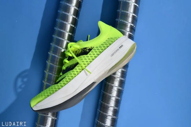 比起快，我们还能想到谁？