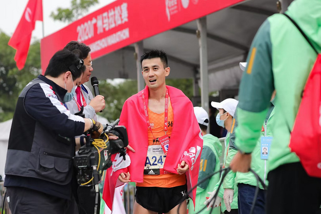 人物丨关思杨的“跑步理想主义”