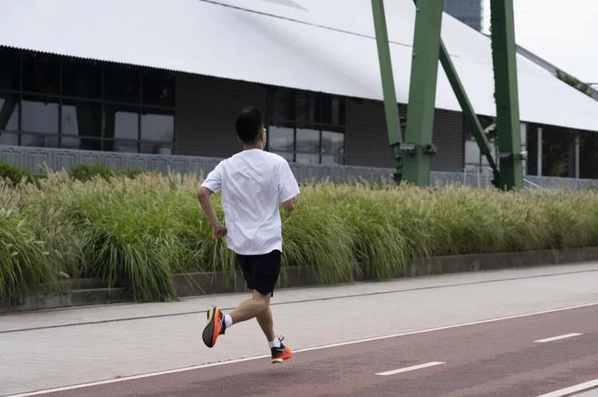 什么叫大步流星？ Asics MetaSpeed Sky