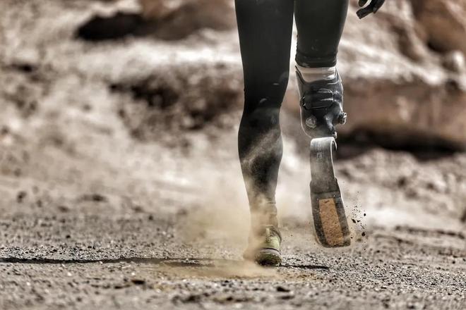 独脚潘：截肢后，开始重新思考人与身体的关系