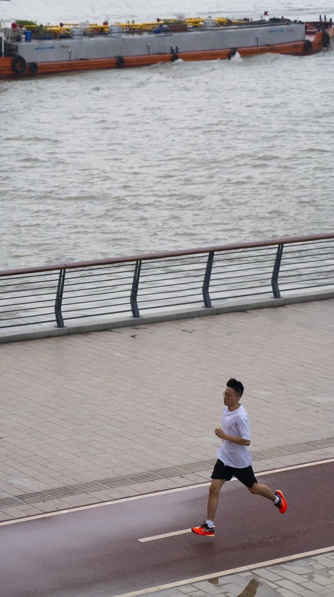 什么叫疾步如飞？ Asics MetaSpeed Edge