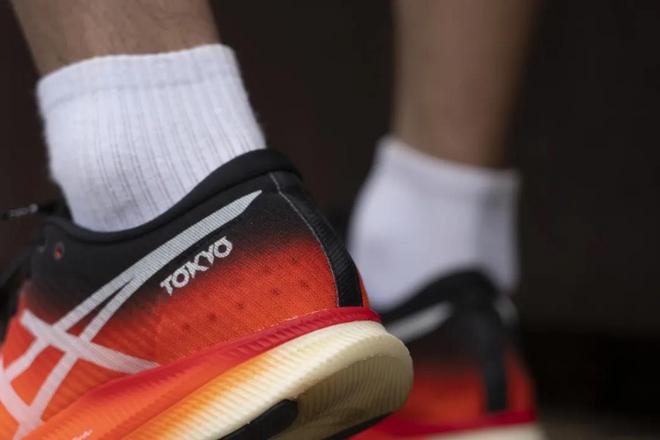 什么叫疾步如飞？ Asics MetaSpeed Edge