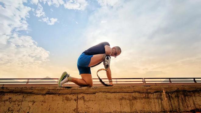 独脚潘：截肢后，开始重新思考人与身体的关系