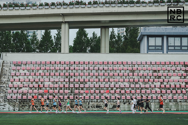 重速本色，挑战最速！2021 New Balance 一英里训练营热力开练