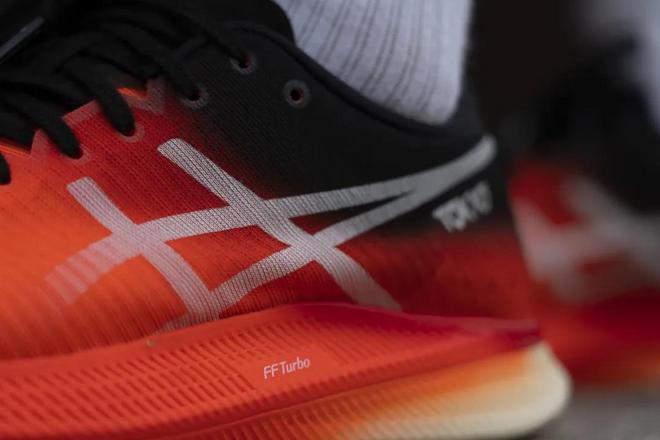什么叫疾步如飞？ Asics MetaSpeed Edge
