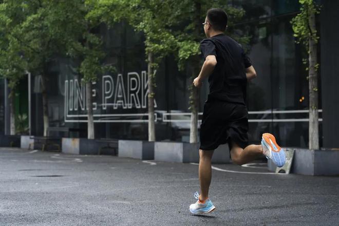 李宁越影 给了我们多一种可能