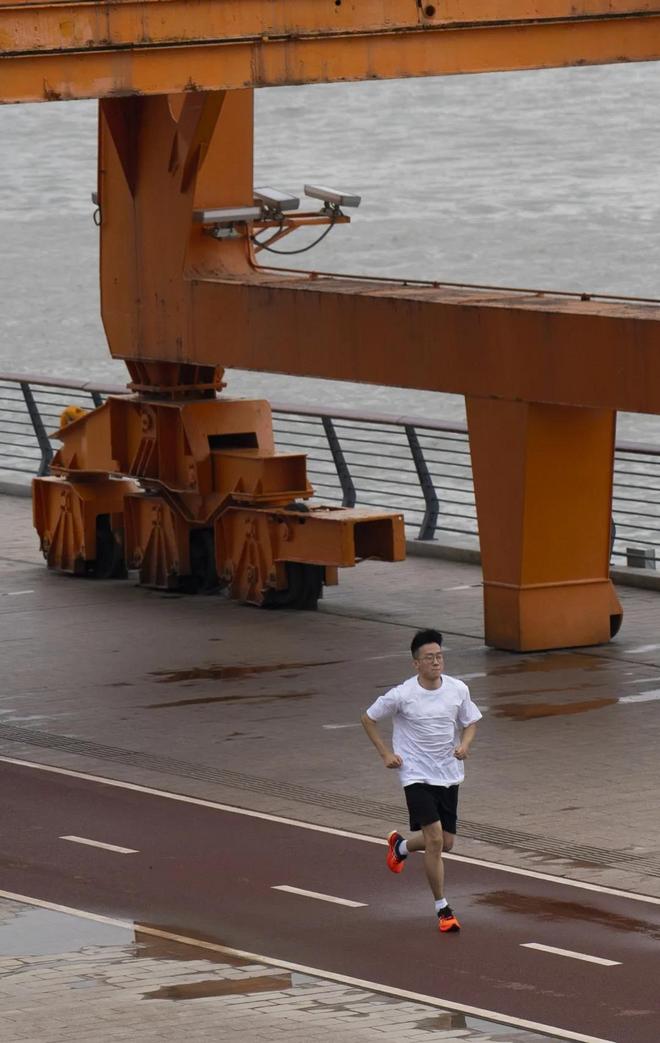 什么叫疾步如飞？ Asics MetaSpeed Edge