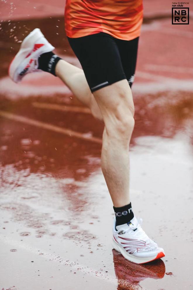 重速本色，挑战最速！2021 New Balance 一英里训练营热力开练