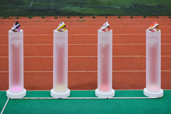 重速本色，挑战最速！2021 New Balance 一英里训练营热力开练