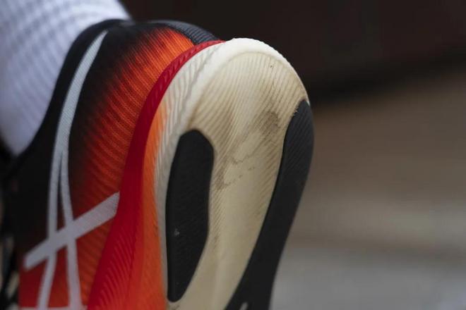 什么叫疾步如飞？ Asics MetaSpeed Edge