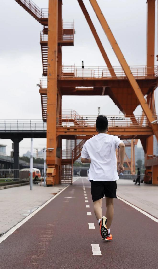 什么叫疾步如飞？ Asics MetaSpeed Edge