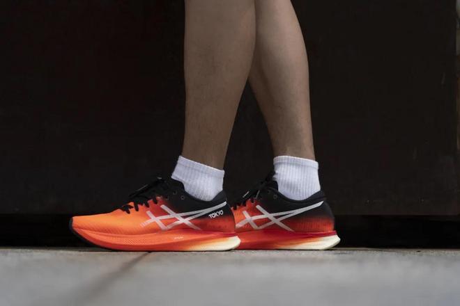 什么叫疾步如飞？ Asics MetaSpeed Edge