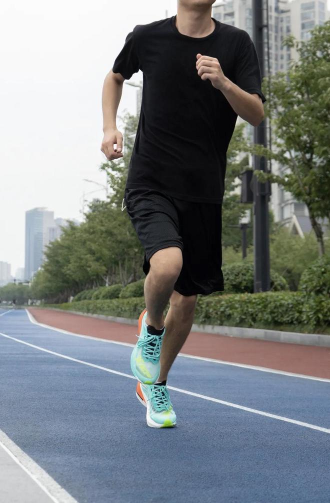 PRO 你的快｜特步160X PRO会是你的竞速利器吗？