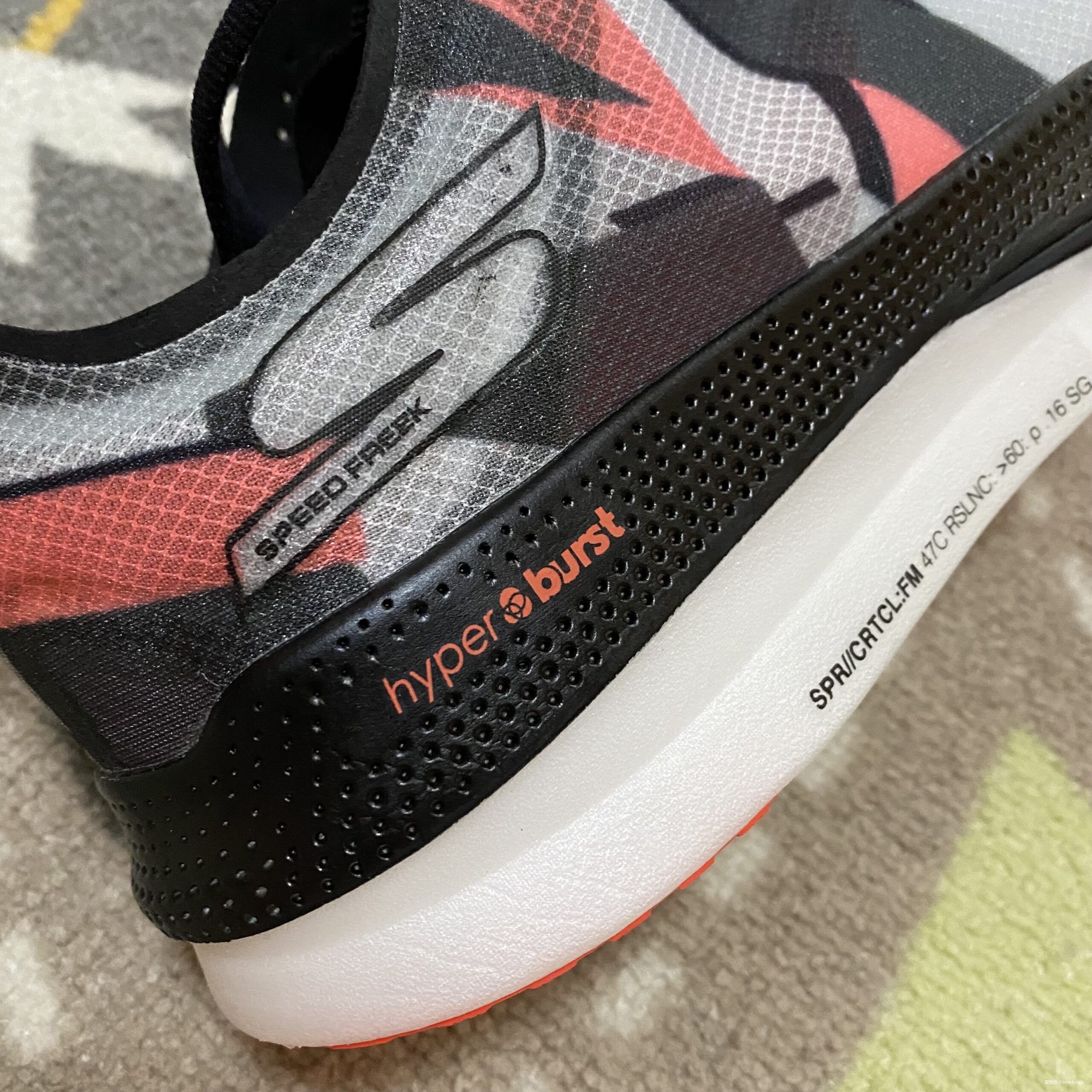 又轻又弹！从4分到8分配，更适合大众Skechers Speed Freek飞客碳板跑鞋