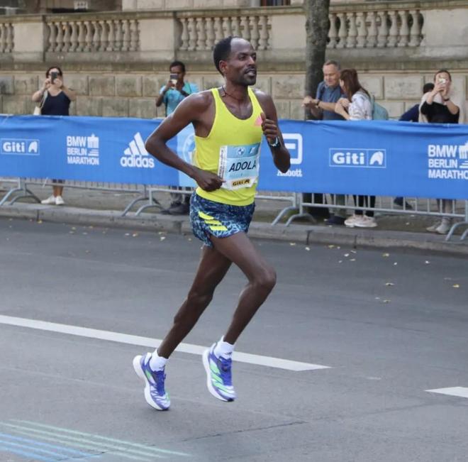 阿多拉（Guye Adola）的两次柏林之旅