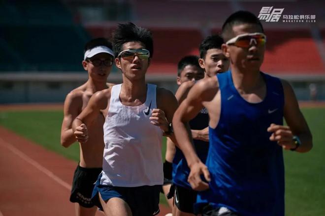 龙虎跑师 香港一哥 黃尹雋