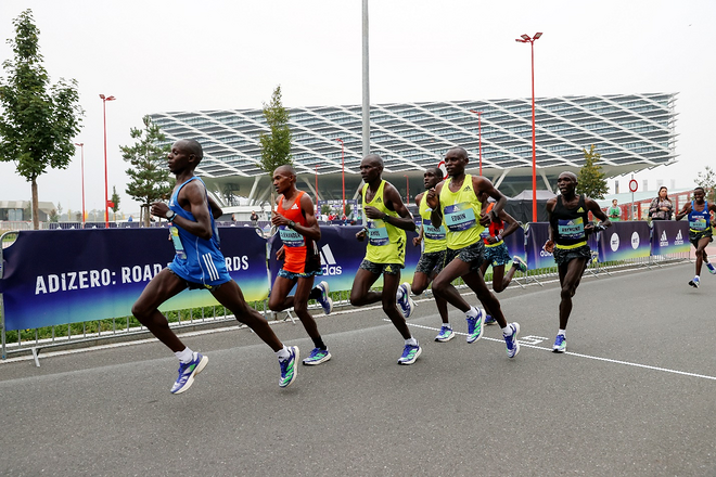 阿迪达斯ADIZERO助推跑者在多项比赛中缔造新纪元—— 在阿迪达斯总部举办的各项测试比赛中，多项世界纪录被打破！