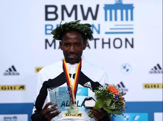 阿多拉（Guye Adola）的两次柏林之旅