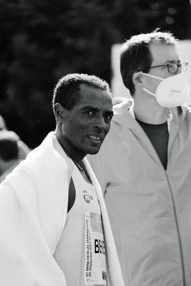 阿多拉（Guye Adola）的两次柏林之旅