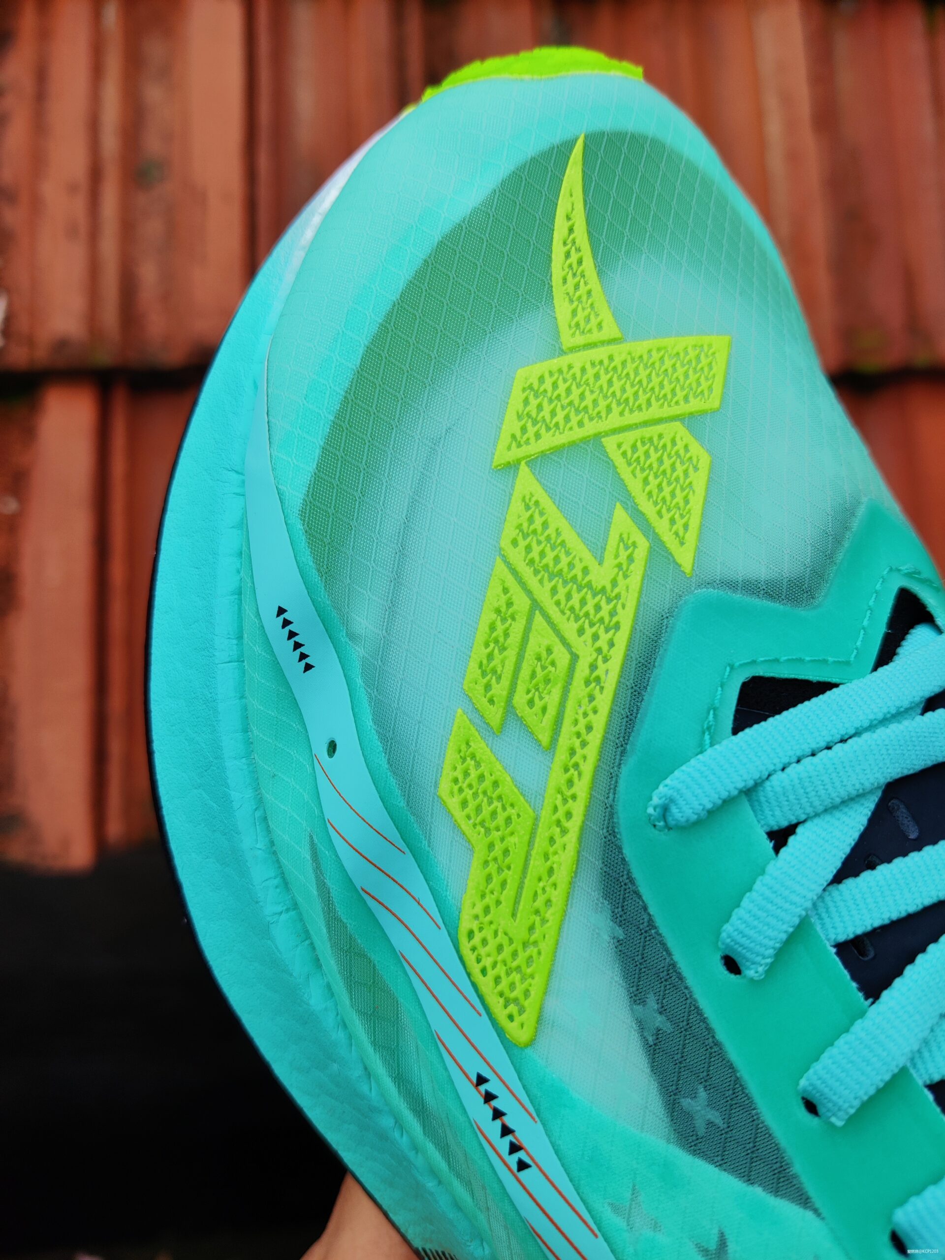 特步160X PRO，一双为快而来的跑鞋