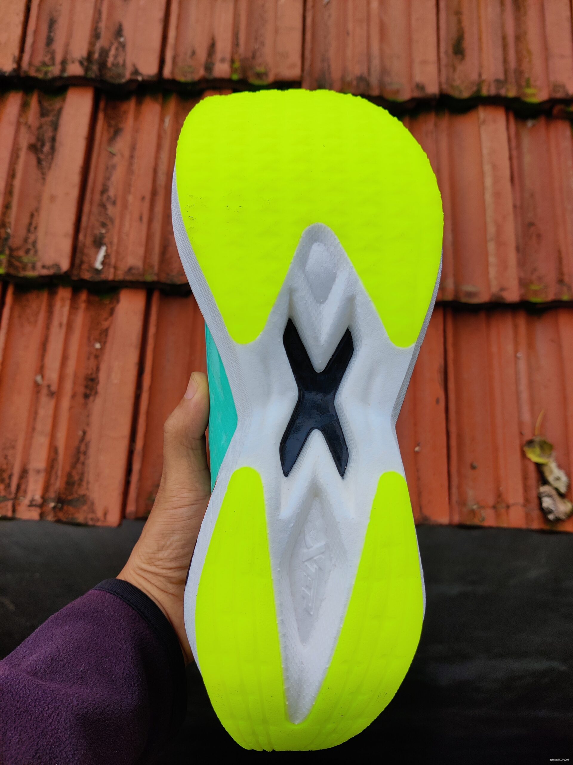 特步160X PRO，一双为快而来的跑鞋