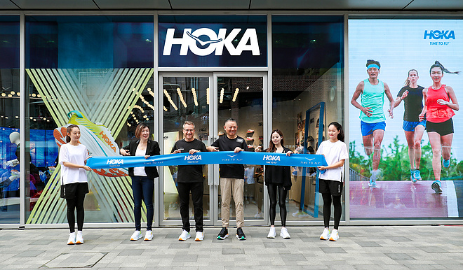 轻盈如飞 再启新程 HOKA ONE ONE®全球首家直营品牌体验店正式开业