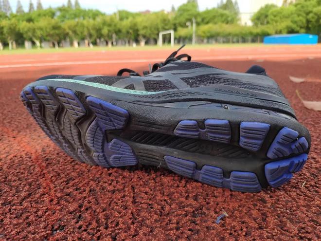 慢跑鞋首选 ASICS GEL-KAYANO28