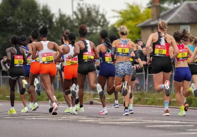2:17:43&2:04:01｜杰普科斯盖&莱马斩获伦敦马拉松赛男女子冠军