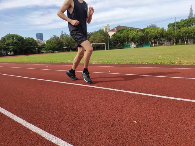 慢跑鞋首选 ASICS GEL-KAYANO28